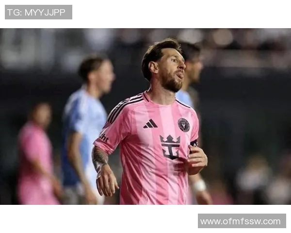 比赛大屏幕上足球明星的精彩瞬间与背后故事揭秘